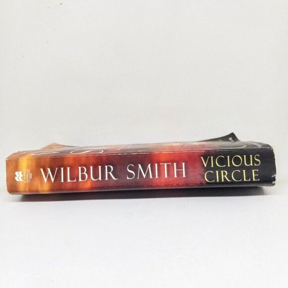 Vicious Circle Wilbur Smith-Trade Paperback-2014-Hector Cross Series-Thriller - Picture 3 of 8